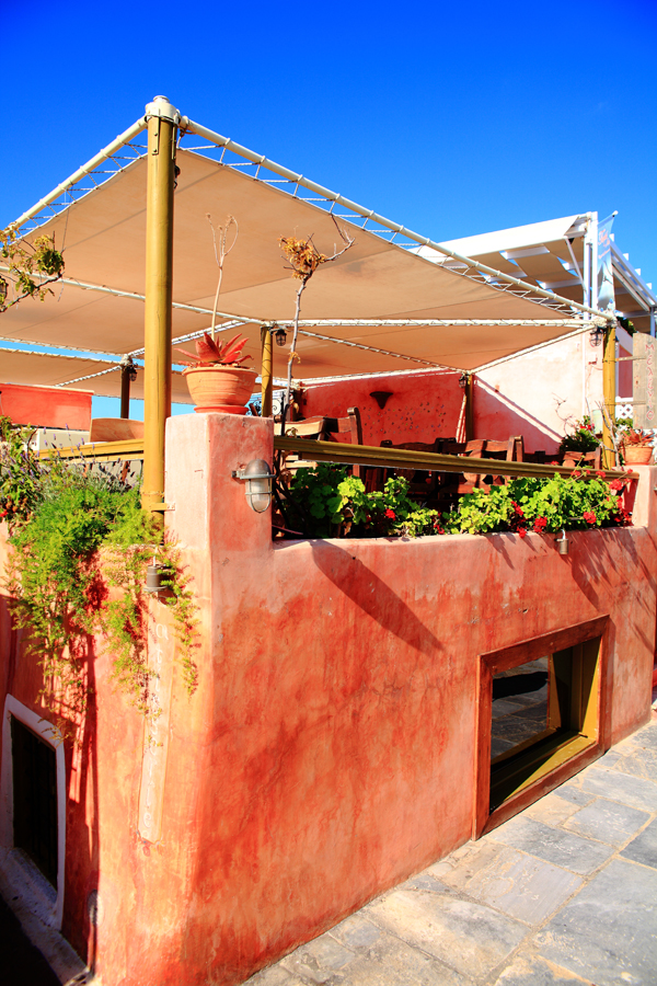Melenio Cafe,Oia伊亞,聖托里尼,希臘甜點,景觀餐廳,藍頂教堂,海景,希臘,地中海,愛琴海,浪漫,情人,蜜月,伊亞,自由行,自助旅行,Melenio CaféPatisserie,甜點,景觀,Oia,餐廳,早午餐,飲料,蛋糕,麵包,點心,景觀餐