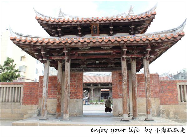 龍山寺,台灣紫禁城,觀世音菩薩,八卦藻井,清代建築,古蹟,雕刻藝術,彰化,鹿港,隱藏版美食,青草茶,推車肉包,紫禁城