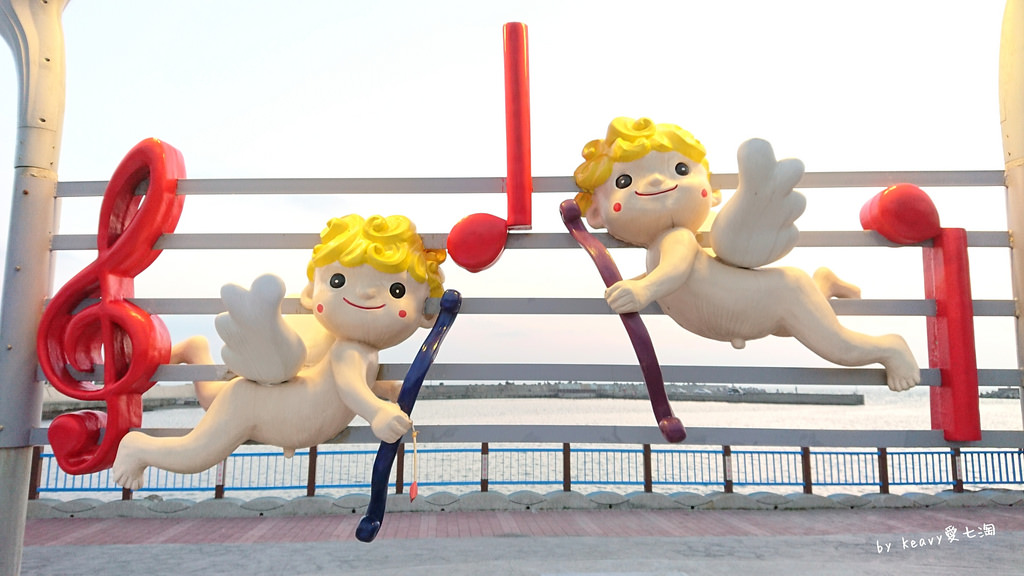 高雄彌陀,海岸光廊,心心相映觀景台,3D彩繪地坪,兒童遊憩區,彌陀漁港漁民活動中心,夕陽,高雄,彌陀,彩繪,3D,邱比特,漯底山自然公園,彌陀漁港,海景,海洋,沙灘