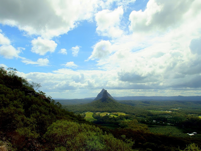 玻璃屋山,陽光海岸,恩崗崗山,Gubbi Gubbi族,庫克,Mt Ngungun Hiking,Coonowrin Rd,澳洲,一個人,Glass House Mountain,步道