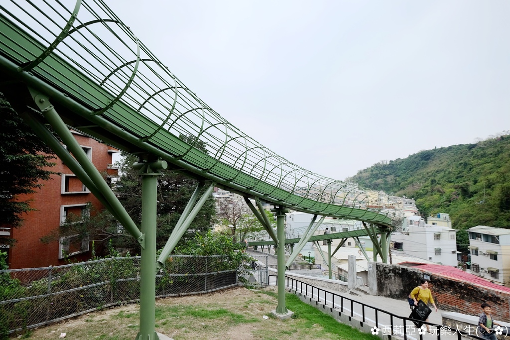 哈瑪星滾輪式溜滑梯,鼓山區,登山街60巷,高雄歷史場域,時空廊道,中山大學營運,滾輪式溜滑梯,高雄,鼓山,哈瑪星,溜滑梯,登山街,時空廊道溜滑梯,歷史,小百岳