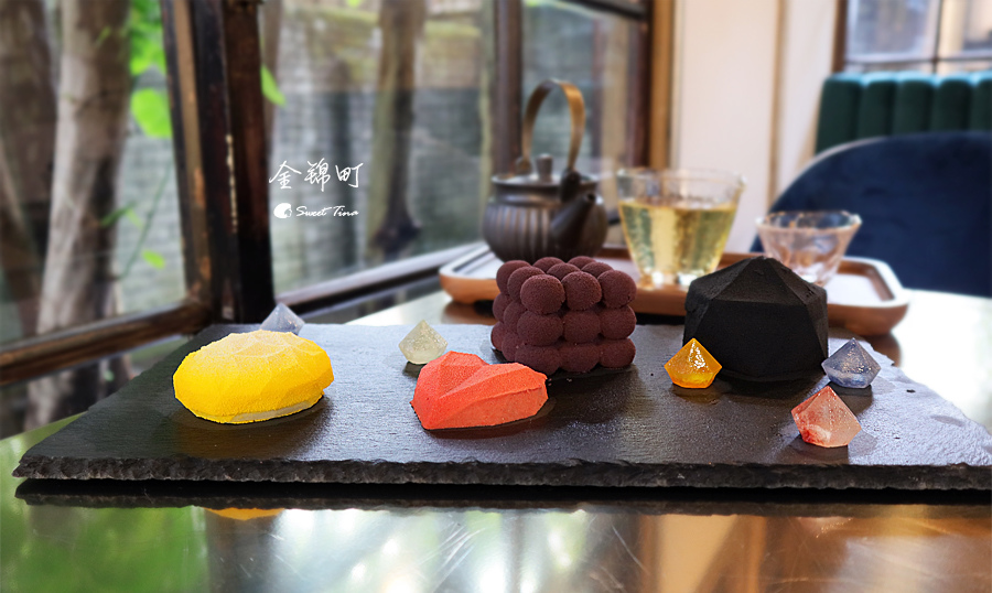 台北大安|二訪金錦町,特色幾何慕斯與金色小豬蛋糕 金箔蜂蜜蛋糕,土鳳梨酥,琥珀糖,下午茶,幾何慕斯蛋糕,金色小豬蛋糕,老屋甜點店,台北,大安,金錦町,金華街,老屋,甜點,幾何慕斯,蛋糕,伴手禮,幾何蛋糕,琥珀