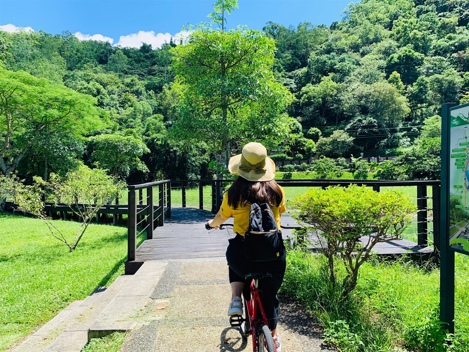 騎乘單車漫遊花東小鎮,來去花東森呼吸~ 花東,鯉魚潭,鳳林小鎮,關山自行車道,虎爺溫泉會館,關山親水公園,黃金琥珀泉,花蓮,台東,鳳林,關山,鳳林游翁韭菜臭豆腐,明新冰菓店,校長夢工廠,韓老爹誠信麻花捲,徐家興菸樓,關山環鎮自行車道,縱觀日月亭,老家後山菜,立川漁場,竹陽活海鮮,麗荷園,2019 East of Taiwan 海灣自行車漫旅