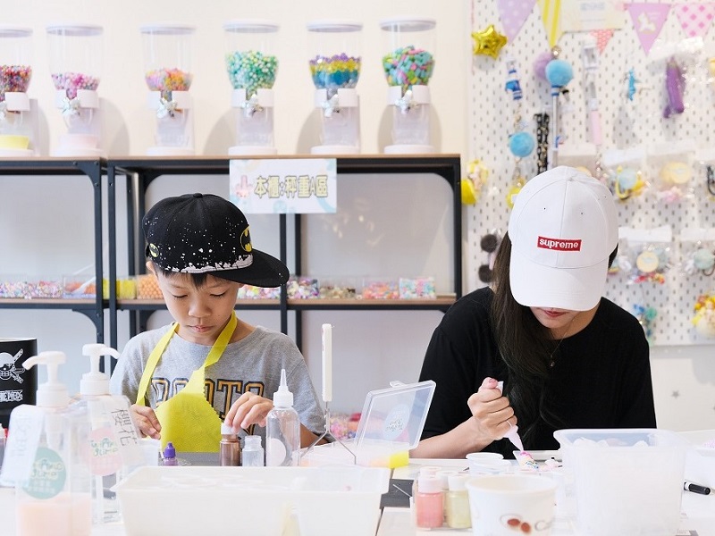 史萊姆DIY,奶油膠DIY,創意手作,親子活動,彰化景點,材料齊全,無毒材料,彰化,小星星史萊姆樂園,史萊姆,親子,di