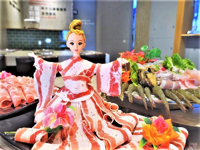 創意火鍋,豆漿鍋,芭比服務生,豪華海鮮盤,麻辣鍋,燒酒雞,台中西區,台中,鍋悟里,台中火鍋