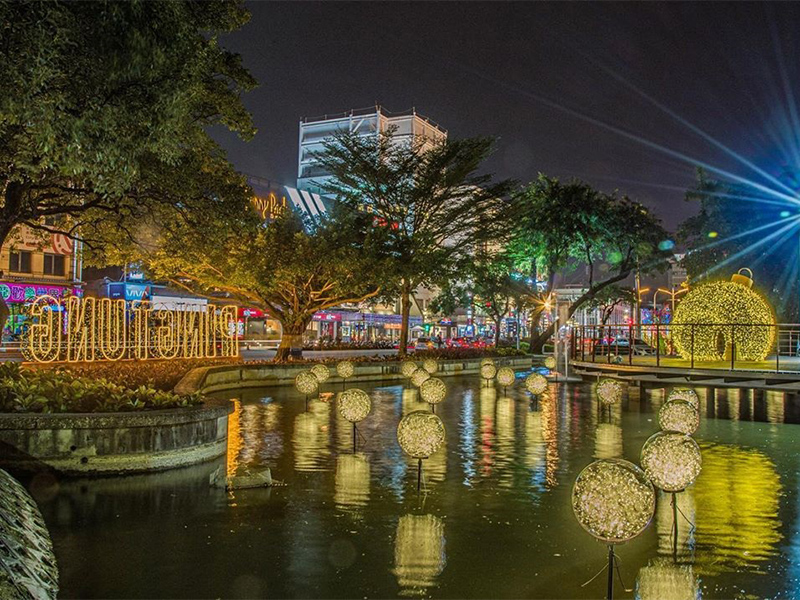 屏東公園,聖誕節,浪漫燈飾,冰晶城堡,聖誕市集,親子活動,魔術表演,屏東,屏東下雪了,裝置藝術