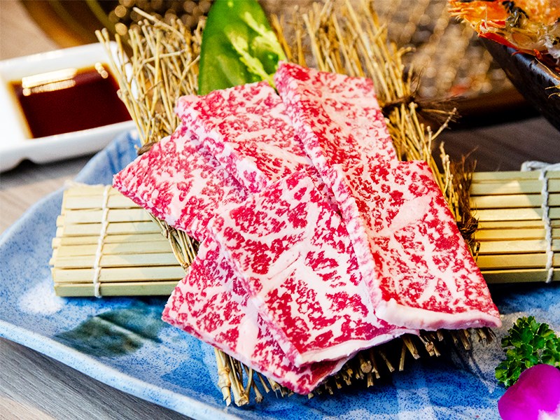 羊角,吃到飽,燒肉,鹿耳島和牛,安格斯肋眼,美國牛小排,啤酒無限暢飲,台中,火烤兩吃,台中吃到飽,牛排