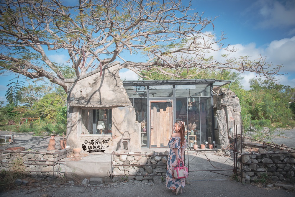 屏東樹夏飲事,廢墟咖啡館,恆春景點,透明咖啡屋,玻璃屋,鳳凰樹,休閒午茶,屏東,恆春,樹夏飲事,玻璃咖啡屋,廢墟,打卡,拍照,IG,鳳凰木,下午茶,玻璃