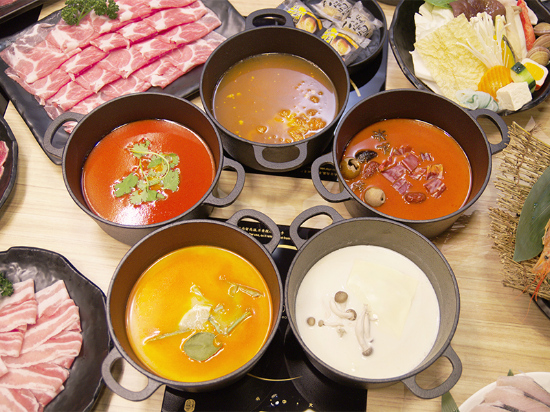 火鍋,石頭鍋,韓風部隊泡菜鍋,泰式酸辣鍋,南洋椰香叻沙鍋,蜀香豚骨麻辣鍋,1855安格斯黑牛,台中,天童本湯鍋物,台中火鍋,餐廳