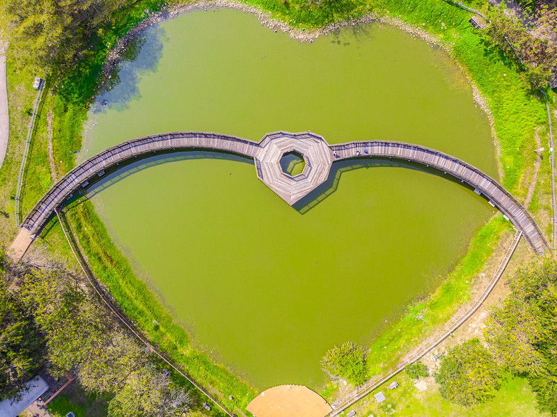 彰化景觀公園,雙心生態池,心型木棧道,國道一號,國道三號,雙心池塘,屈原雕像,彰化,彰化之心,綠色愛心池,空拍,浪漫,打卡,拍照