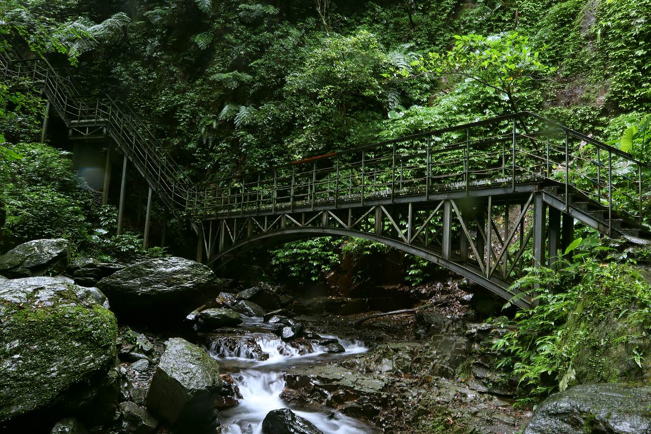 宜蘭,林美石磐步道,礁溪,亞熱帶雨林,清澈溪谷,石磐瀑布,四稜砂岩,宜蘭步道,瀑布