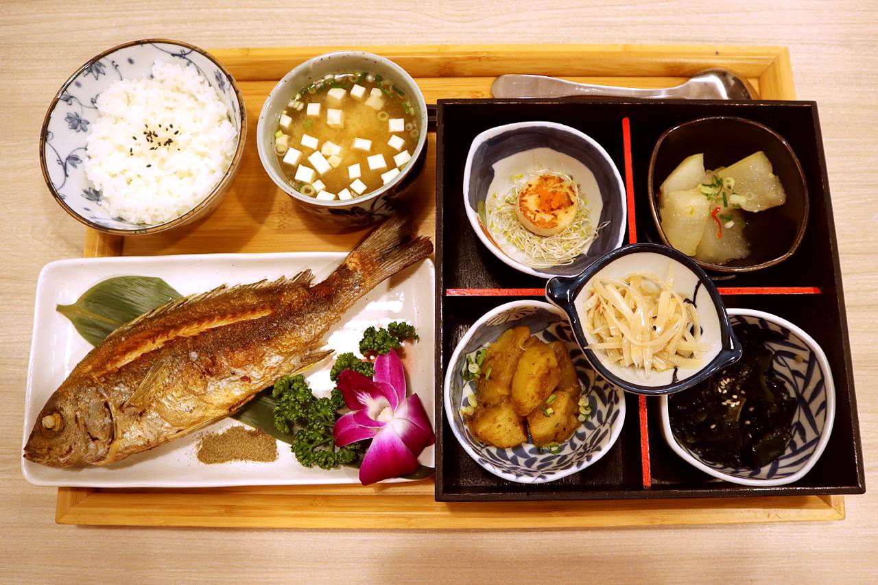 宜蘭|山喜和食|羅東鐵道旁暖心日式定食 宜蘭,羅東鐵道,日式定食,山喜和食,野生鮮魚,平交道,貼心服務,羅東,定食,車站