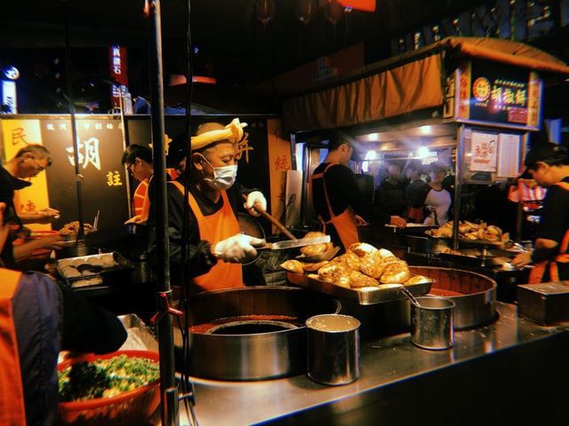 高雄肉燥飯,國民小吃,古早味,柏弘肉燥飯,北海魚丸店,弘記肉燥飯舖,台灣家常菜,高雄,真男饌主題牛肉麵,秀明豬心冬粉,三味巧台灣小吃,三輪懷舊肉燥飯,三輪大戲院,碳呷郎,橋仔頭黃家肉燥飯,老店柏弘肉燥飯,鄧師傅功夫菜,滷肉飯,早午