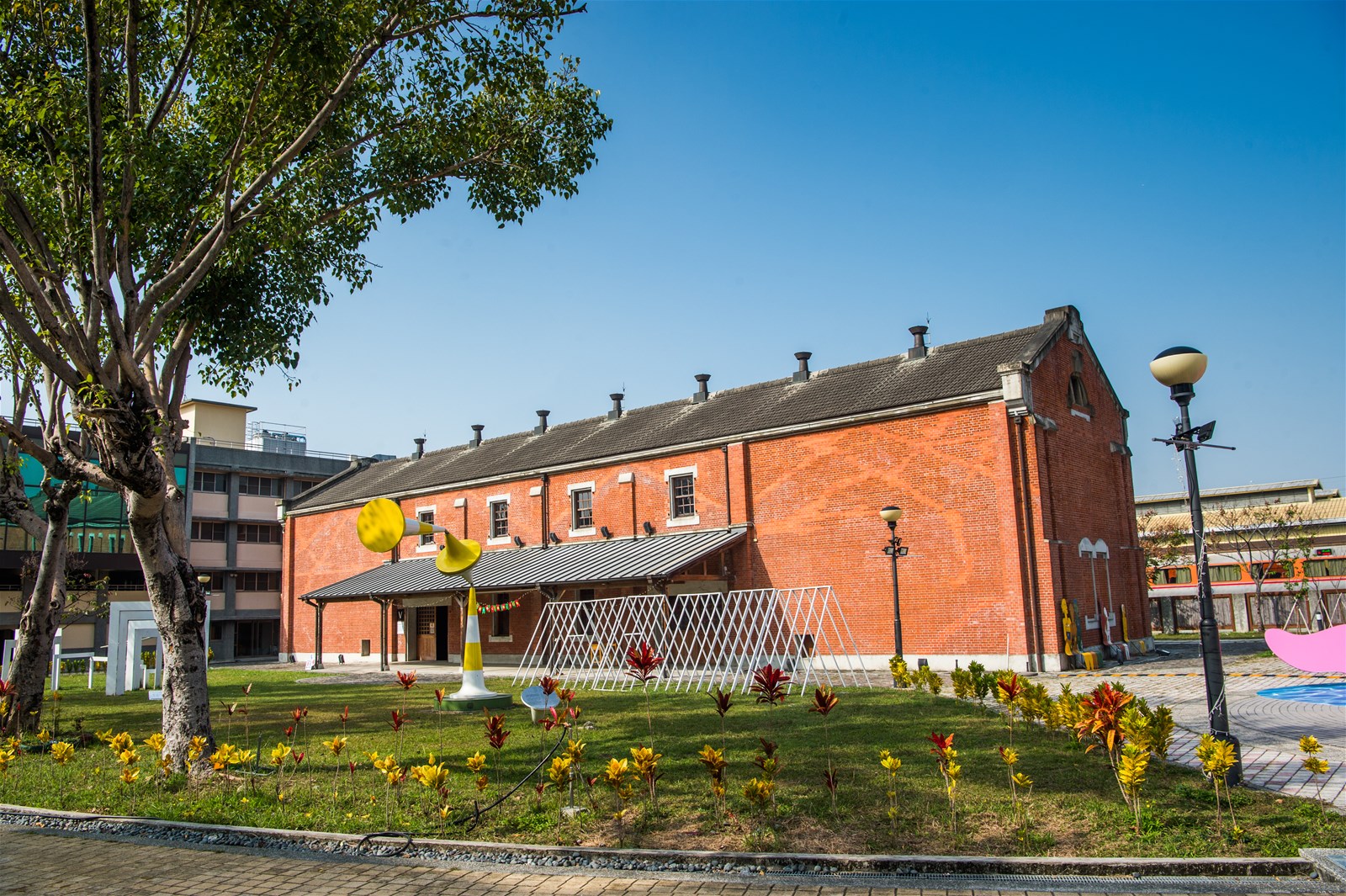 嘉義文創園區,百年酒廠,創意文化園區,歷史機具,白酒故鄉,藝術展覽,文青市集,嘉義,高粱,親子,嘉酒文創園區,IG,打卡,拍照,嘉義酒廠