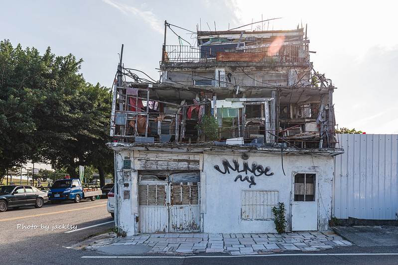 台東阿伯小白屋,台版霍爾的移動城堡,白色陋屋,李文昌,建築風格,異次元,後現代美學,台東,小白屋,打卡