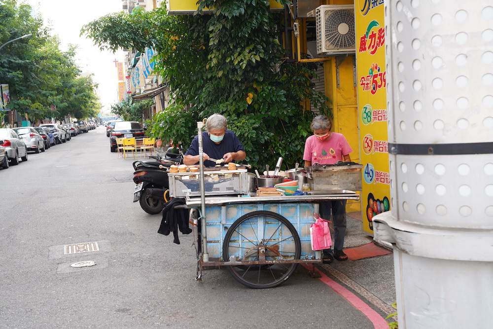 高雄鹽埕區,銅板美食,車輪餅,紅豆餡,奶油餡,古早味,駁二,高雄,駁二車輪餅,鹽埕區,銅板美