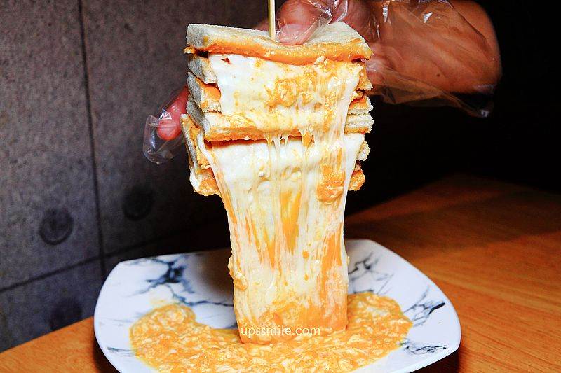 新北中和|豆司苑:南勢角IG打卡早午餐!在地人推薦美食,起司瀑布肉蛋吐司超浮誇 豆司苑,南勢角,早午餐,起司瀑布肉蛋吐司,紅茶,打拋豬炒泡麵,早餐,新北,中和,新北美食,中和美食,南勢角美食,巷弄美食,中和早午餐,南勢角早午餐,銅板美食,肉蛋吐司,林華泰茶行,韓式炒泡麵,中永和美