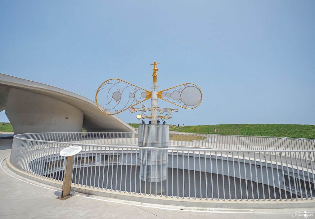 桃園打卡新景點】「極簡純白海螺館」超殺底片、免費入園，桃園無敵海景