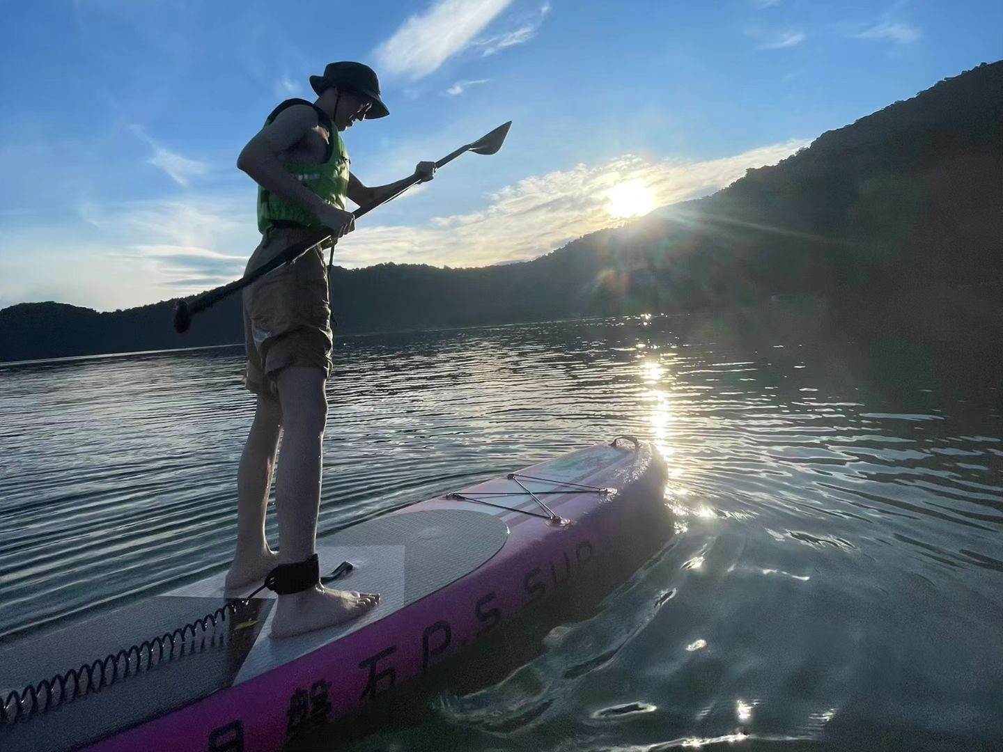 SUP,水上活動,秘境,深澳漁港,酋長岩,日出,東北角,象鼻岩,龜山島,牛奶海,日月潭,後壁湖,小琉球,小巴里島,清水斷崖,澎湖,鯉魚潭,SUP景點