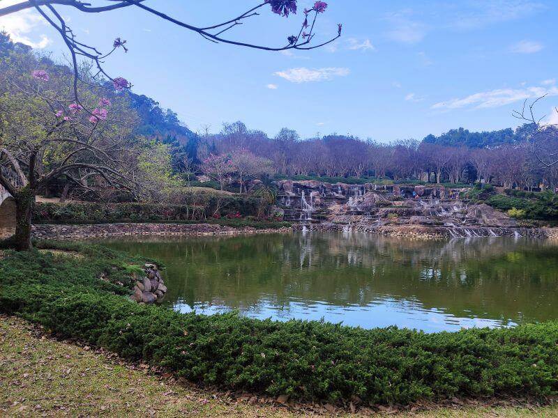 新社莊園古堡,歐式古堡建築,中世紀風格,酒莊餐廳,湖畔休憩碼頭,羅馬拱柱噴泉,新社鄉,台中大坑風景區,古堡,親子景點,台中景點,台中大坑,台中大坑親子景點,台中大坑一日遊,台中新社,新社莊園古