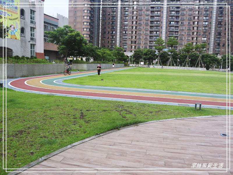 文化兒童駕駛訓練公園,中壢文化公園,兒童交通教育,PU運動場,紅綠燈號,電動車租借,攀岩坡,桃園中壢,公園,桃園親子景點,中壢公園,共融遊戲場,文化兒童駕駛訓練公