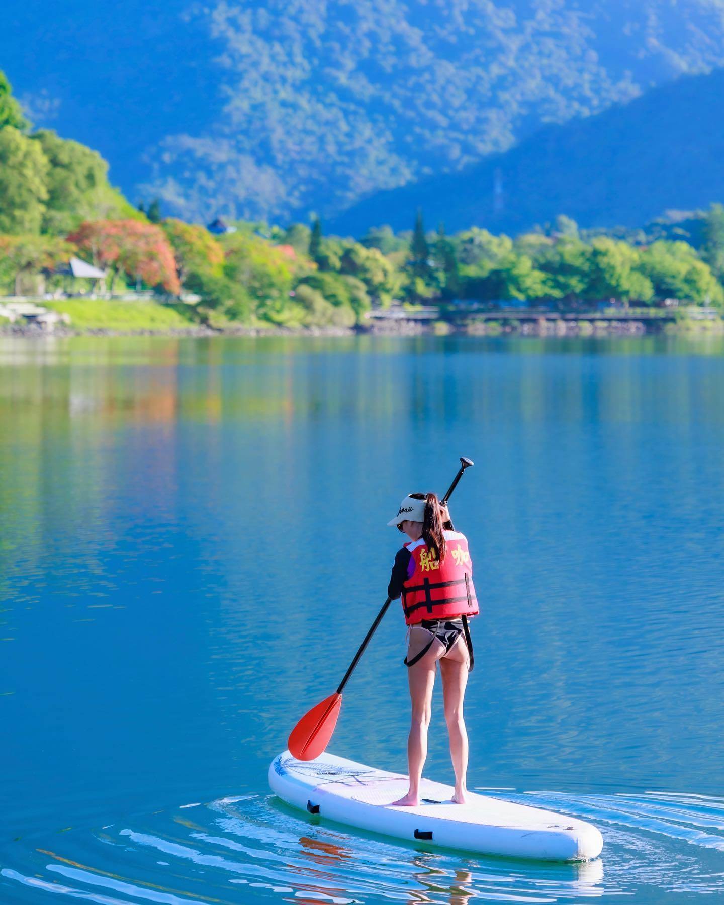 SUP,水上活動,秘境,深澳漁港,酋長岩,日出,東北角,象鼻岩,龜山島,牛奶海,日月潭,後壁湖,小琉球,小巴里島,清水斷崖,澎湖,鯉魚潭,SUP景點