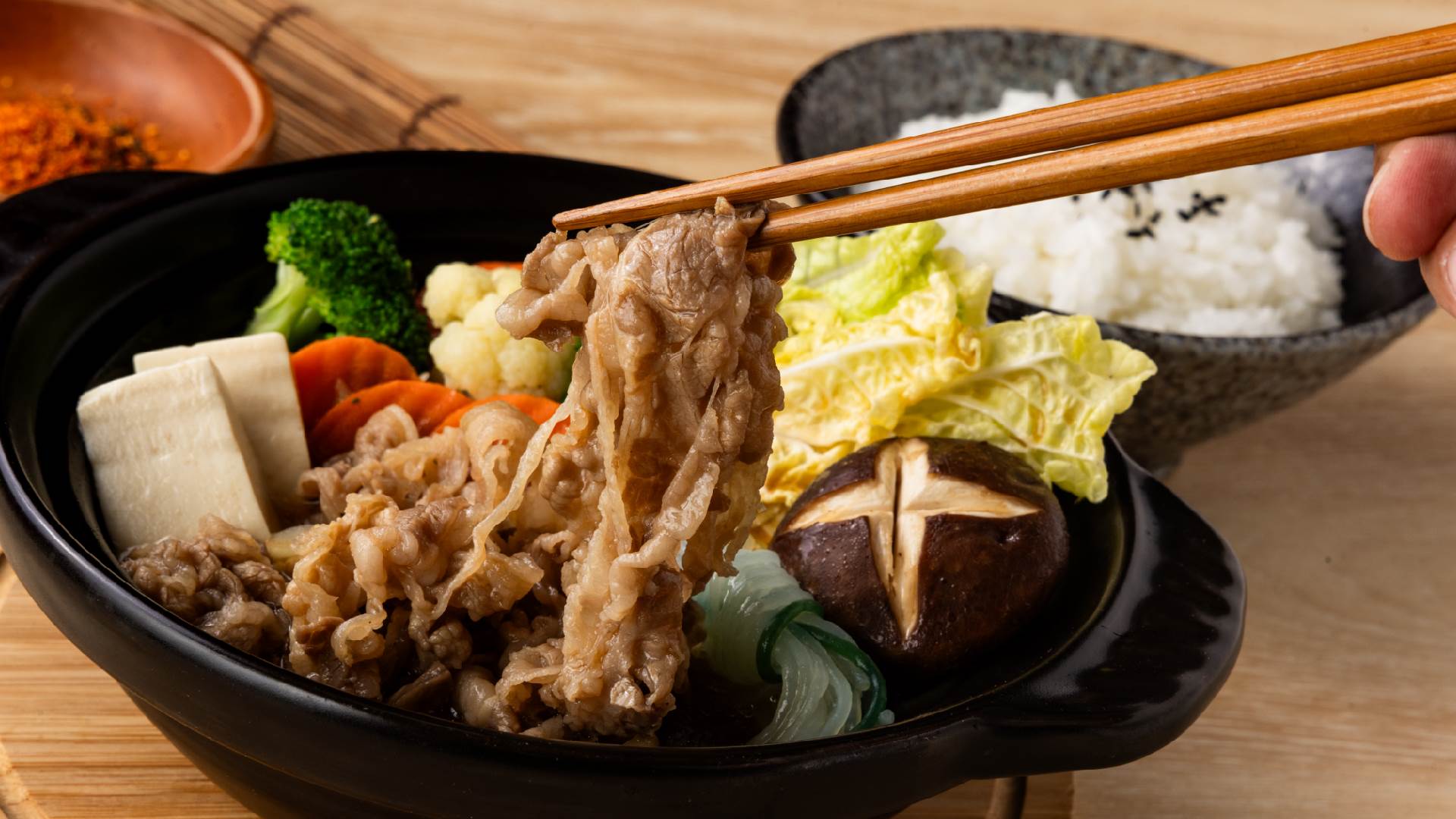 吉野家,月卡制度,日式料理,壽喜鍋,炙燒剝皮辣椒,牛丼,豚肉,期間限定,吉野家月