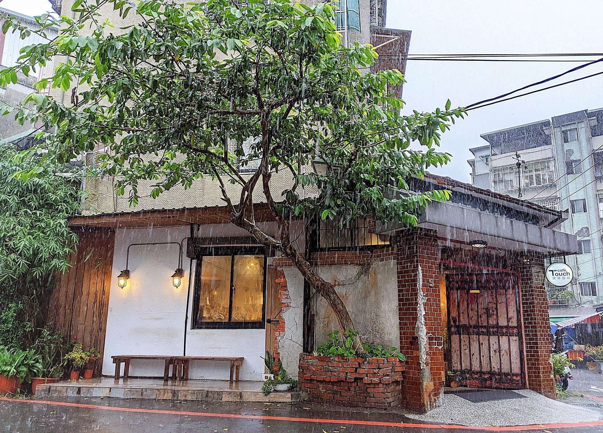 新北,新店,安坑,安坑輕軌,安坑輕軌一日遊,貓谷,貓咪咖啡廳,新店貓咪咖啡廳,十四張歷史公園,陽光運動公園,安康花市,布佬廚房,二叭子植物園區,探尋咖啡,新店景點,新店美食推薦,新店安坑輕軌,安坑景點推薦,新北貓咪咖啡廳,安坑景點,新店安坑美食推薦,潤濟宮,亂舞藝場,螢火蟲,新北景點