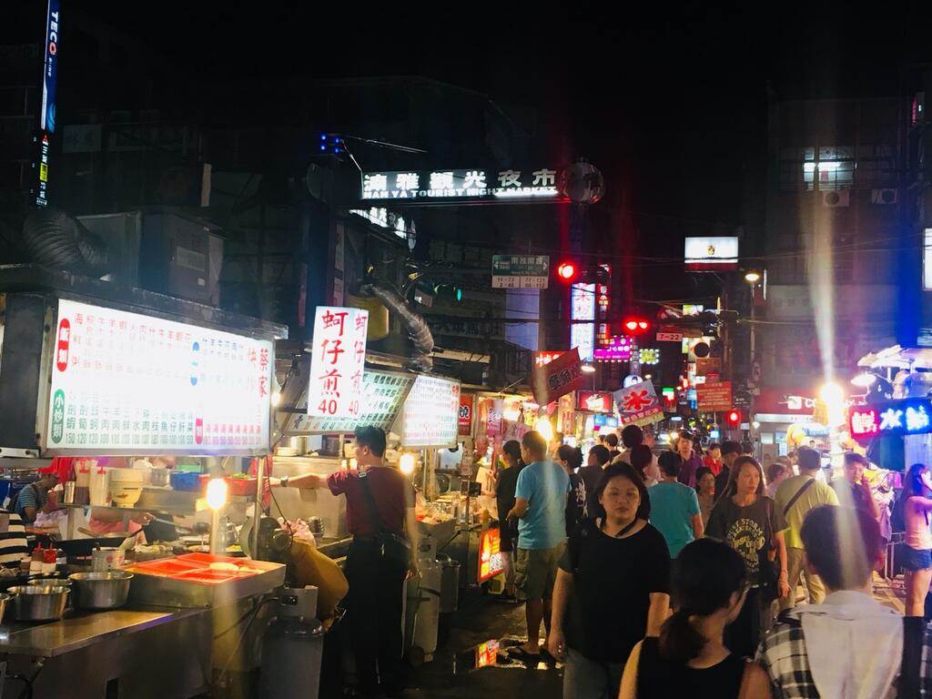 新北,板橋,湳雅夜市,湳雅夜市美食,板橋美食,板橋小吃,板橋宵夜,眼鏡仔豬血湯,板橋王記好吃麻油雞,豬血湯,麻油雞,蚵仔之家,丸輪關東煮,百里香碳烤玉米,烤玉米,好多味香腸,啵比起司馬鈴薯,宵夜,夜市美食,夜市