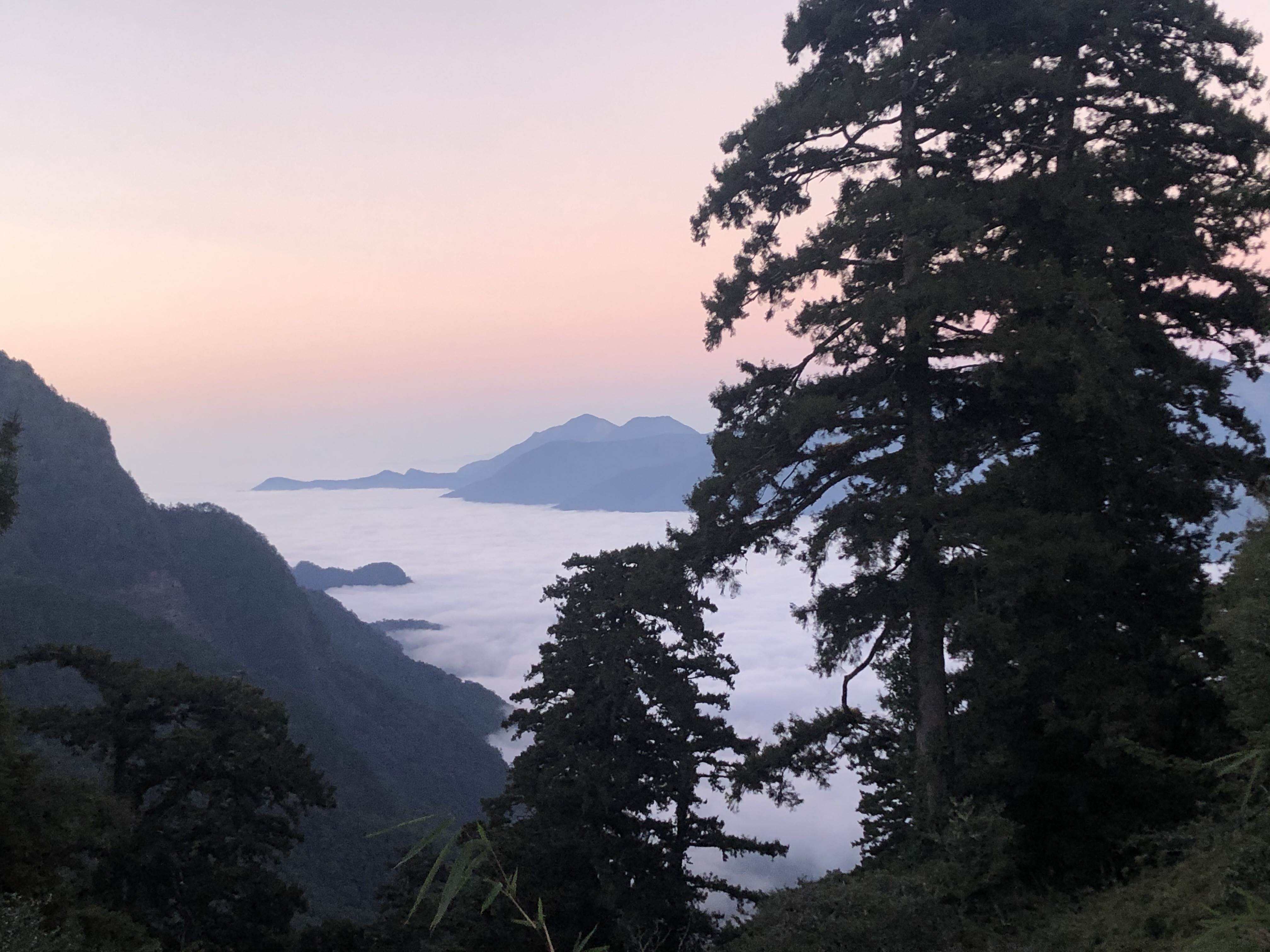 登山前哨站,入山證,入園證,自然保留區許可,山屋,營地,國家公園,林務局,警政署
