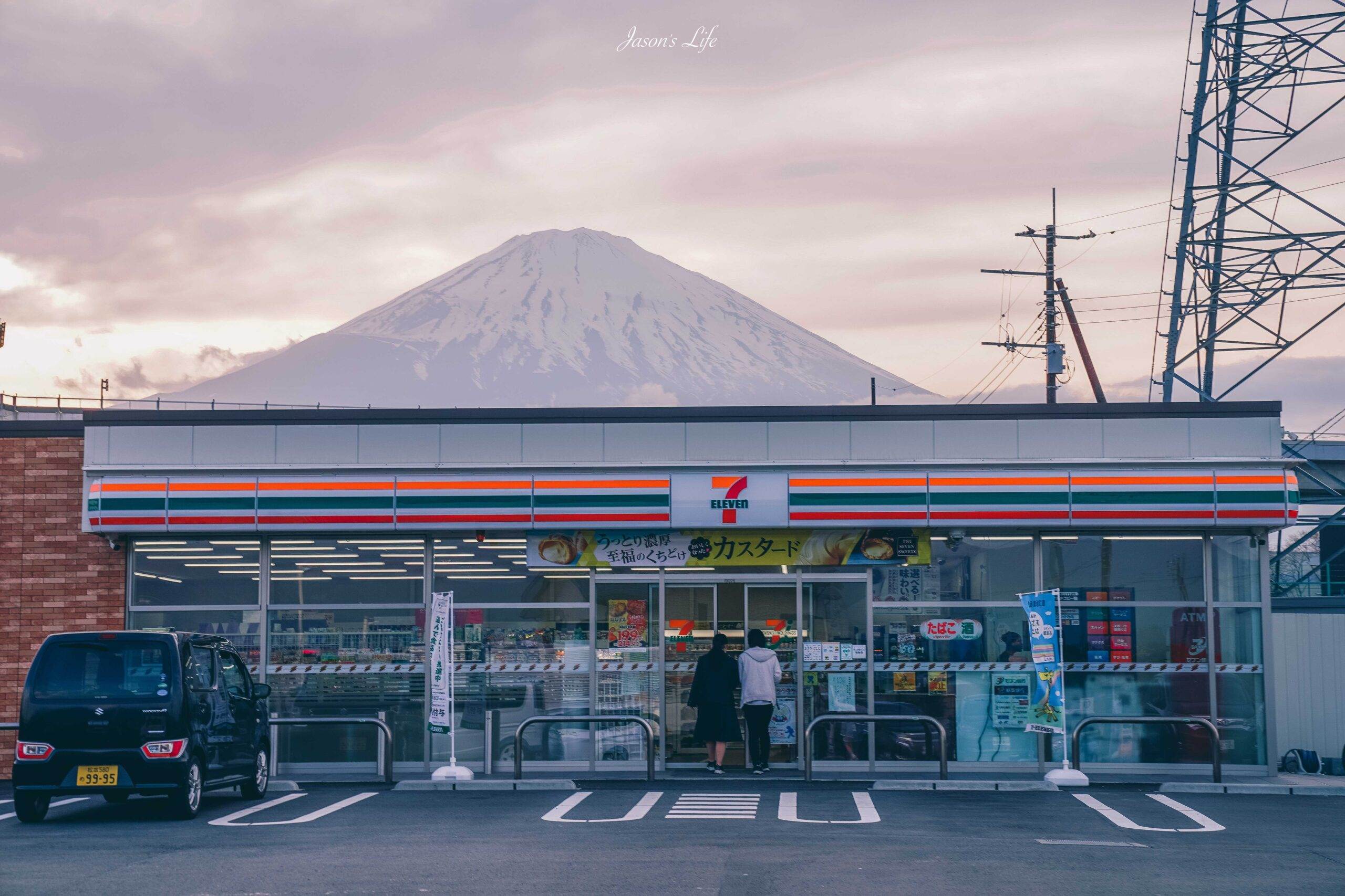 日本,711,7ELEVEN,便利商店,萊姆葡萄奶油夾心餅乾,砂糖奶油樹夾心餅乾,白熊煉乳冰淇淋,炸雞NANACHIKI,草莓三明治,布朗尼,水果冰沙,咖啡牛奶,CLEAR COOLER水果酒,蝦味大判燒