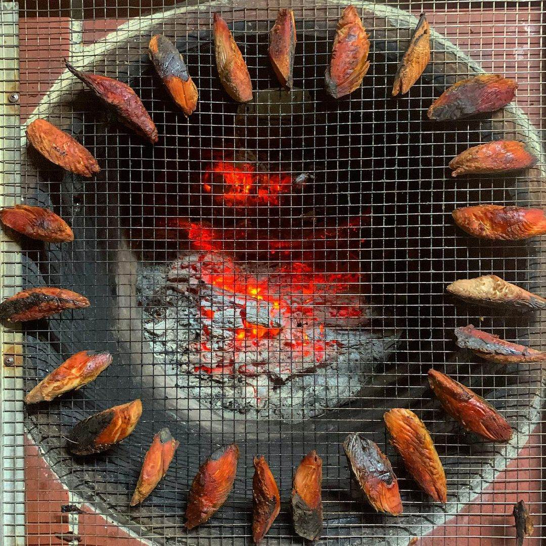 綠島伴手禮,綠島名產,綠島美食,海燕窩,飛魚餅,飛魚蛋捲,烤柴魚,鹿肉乾,海草麻糬,火燒餅,飛魚卵醬
