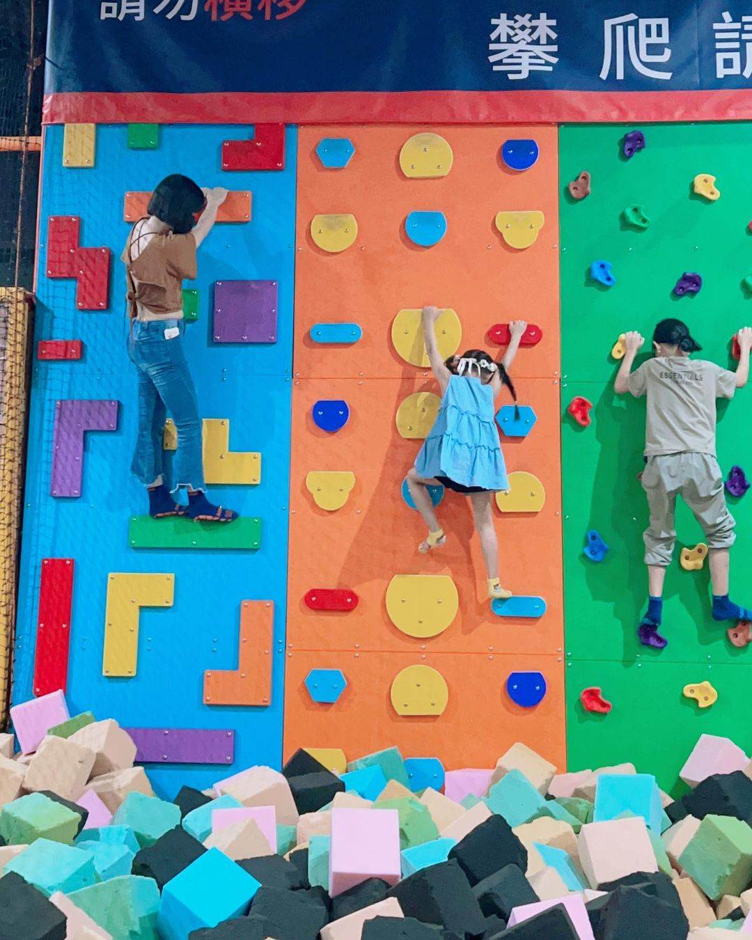 15間台中室內遊樂場推薦！踩格子、電子躲避球，下雨天也不無聊-輕旅行