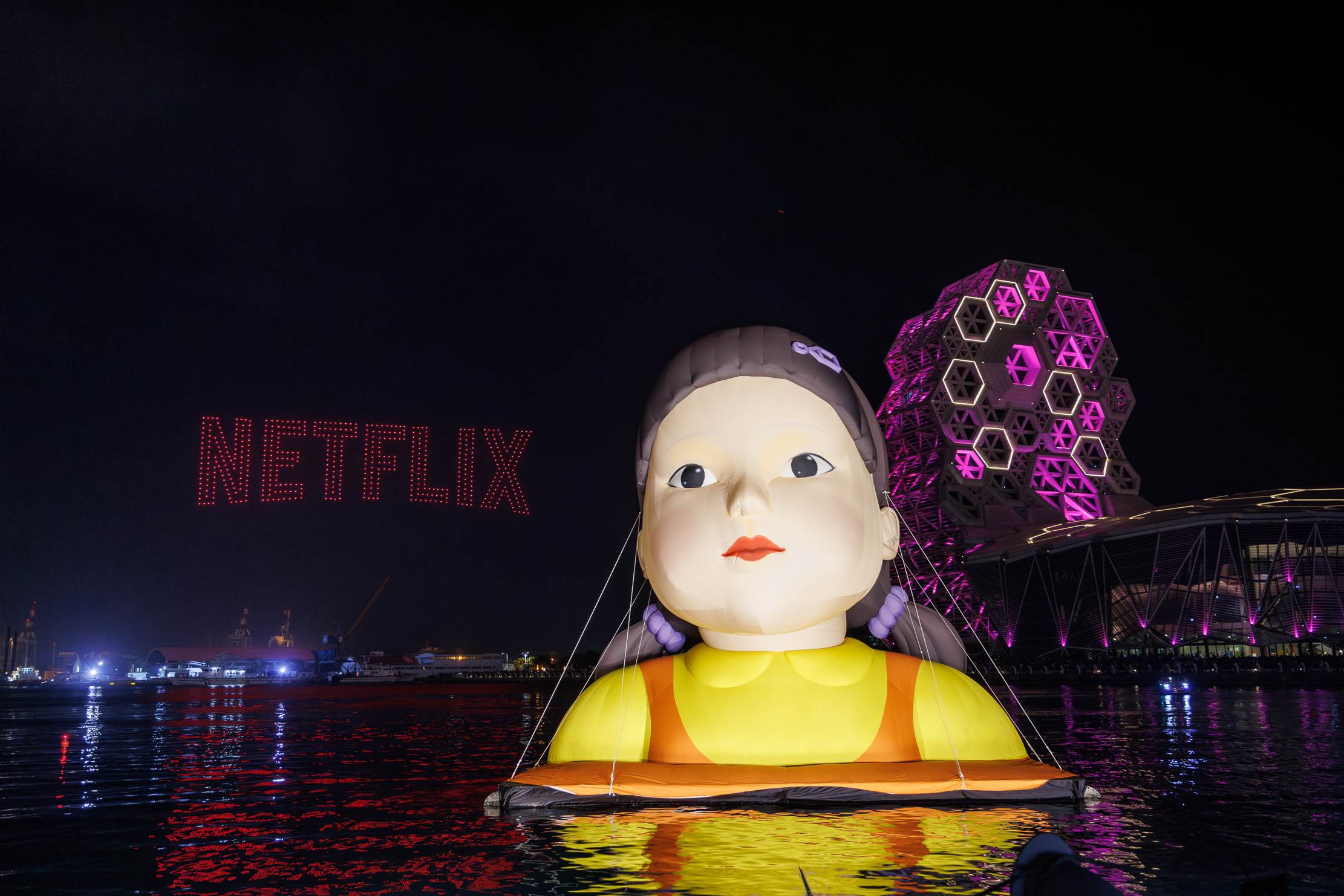 魷魚遊戲,123 高雄人,Netflix,高雄活動,高雄魷魚遊戲,魷魚遊戲2,Netflix《魷魚遊戲2》,Netflix 魷魚遊戲2,主題輕軌列車,主題輕軌,巨型英熙娃娃