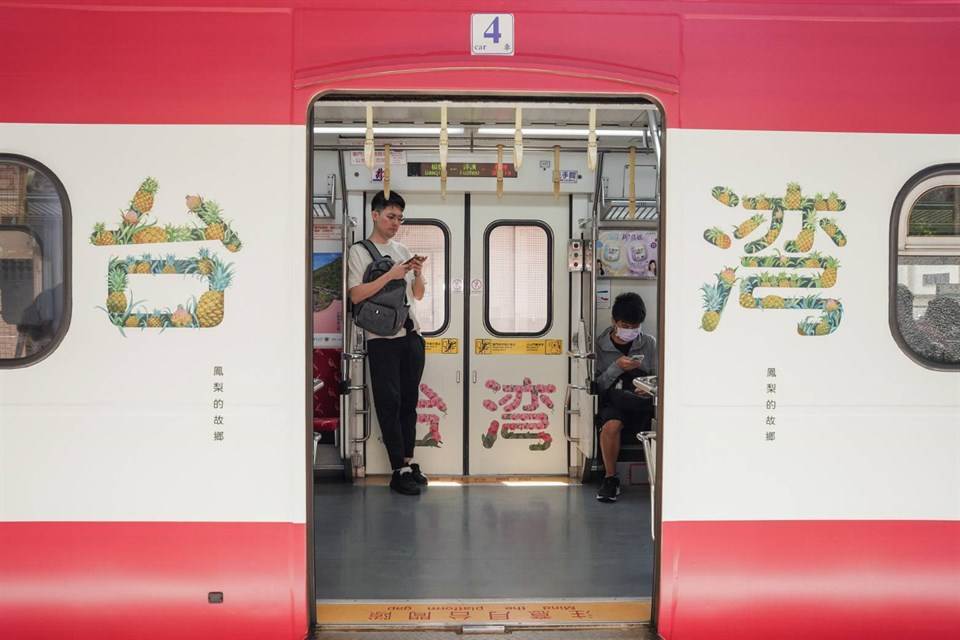 台灣x日本「嗶嗶嗶嗶台灣號」彩繪列車7/4啟航!出發探訪美麗東北角 ,,