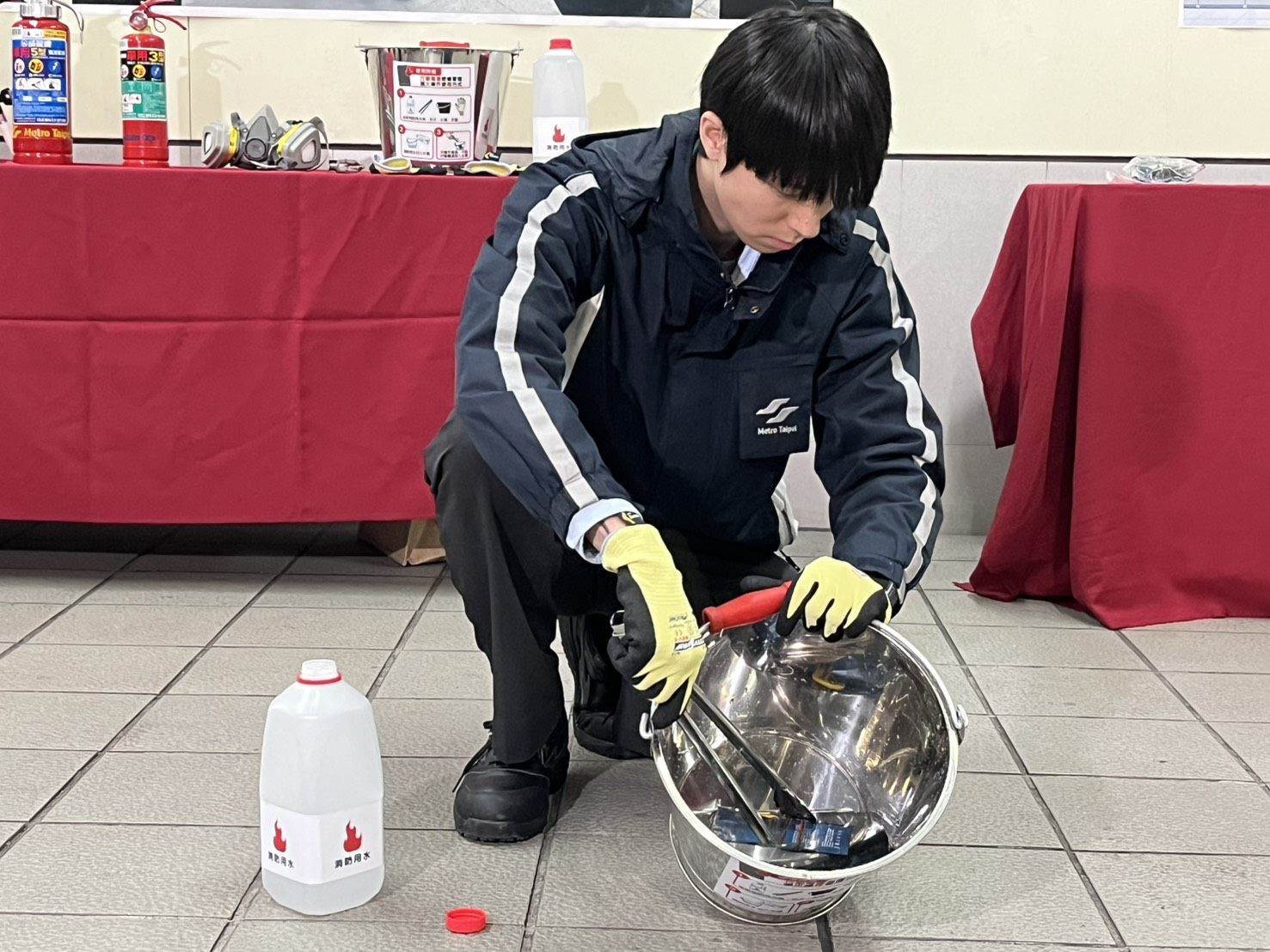 通勤族注意!北捷發布行動電源「使用新規範」:進站後請勿充電、遇到冒煙緊急SOP一次看 行動電源懶人包