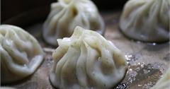 宛如綠翡翠閃耀！海草小籠包「清」爽又鮮甜