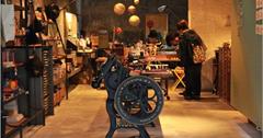 『TOOLS to LIVEBY，禮拜文房具』