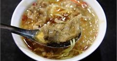 宜蘭【北門蒜味肉羹】宜蘭在地傳統的濃濃蒜香味，Q彈的肉羹讓人一吃就上癮難忘