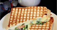 板橋【好初早餐二店】在板橋捷運站出口附近的建國街超人氣brunch早餐店，萍子推薦好吃的厚押餅