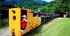 台灣好行木柵平溪線小旅行，平溪煤礦博物園區、永安居三級古蹟、嶺腳車站蔡家洋樓、平溪老街、菁桐礦業生活館、菁桐天燈派出所