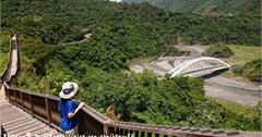 ■高雄■茂林，登【小長城步道】眺望龍頭山與百步蛇頭山。