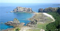 ★台東綠島★小長城【海參坪】第五度親吻哈巴狗。睡美人依舊躺旁邊。