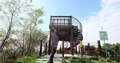 【台中。霧峰區】激推！霧峰秘境觀景台『阿罩霧步道觀景平台』360度全視野觀景台，讓大家一次飽覽中彰投美景，更是欣賞夕陽絕景好地方。