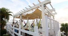 《沖繩瀨長島》Hammock Cafe La Isla。白希臘建築,網美打卡手工編織的瑪雅吊床咖啡店