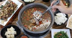 彰化｜春芳燒烤羊肉爐，冬季必備禦寒首選，溫補藥膳羊肉爐，溫體羊肉手工切里肌肉