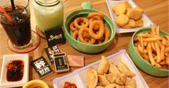 彰化老屋舊時光茶酒所｜彰化老宅宵夜美食景點推薦，炸物/飲品/酒品夜貓族的最愛，重溫舊夢的回憶老宅