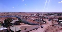 澳洲｜消失在地平線上的城市，地下城Coober pedy