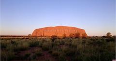 澳洲｜日初日落都要來，冒著生命危險爬上聖石烏魯魯Uluru