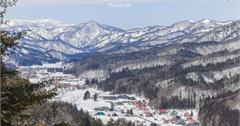 日本福島昭和村｜奥会津昭和の森 キャンプ場：冬季限定天文景觀台，眺望皚皚白雪覆蓋聚落